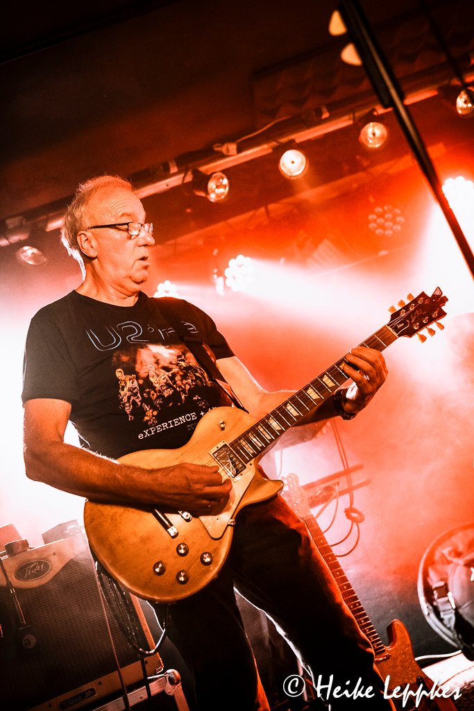 Nextlevel live im Parkhaus Meiderich – Bassist im Bühnenlicht
